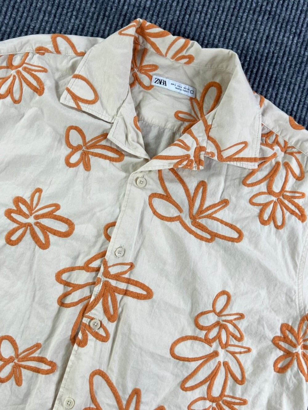 Zara Mens Size Small White Short Sleeve Orange Floral Embroidered ButtonUp Shirt